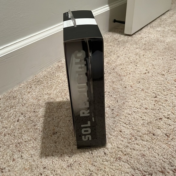 NIB RARE Limited Edition Yahoo! Branded Sol Republic Tracks V8 Headphones - Picture 2 of 4